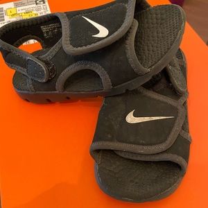 8C black Nike sandals